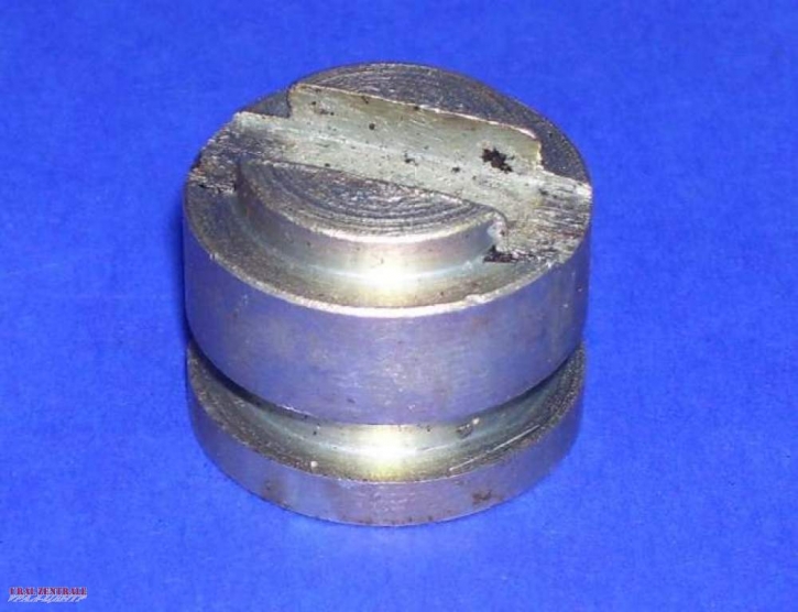 Pressure piece clutch with groove for O-ring