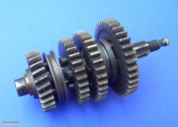 Gearbox output shaft complete with pinions UralZentrale
