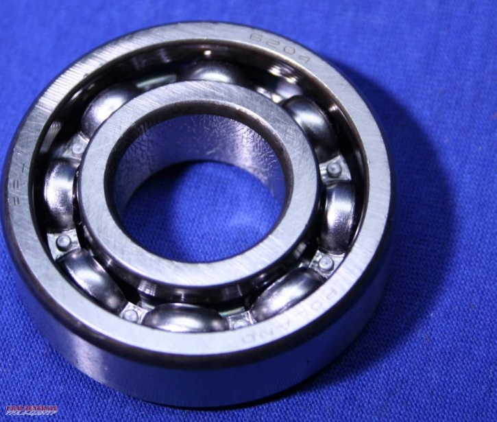 Rear camshaft bearing 204